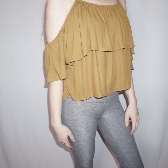 Flowy Off-The-Shoulder Blouse - Picture 2 of 7